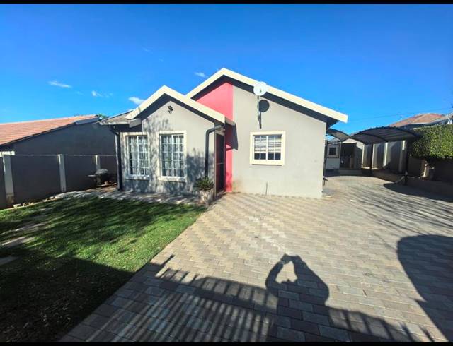 3 BEDROOM HOUSE FOR SALE IN OLIEVENHOUTBOSCH